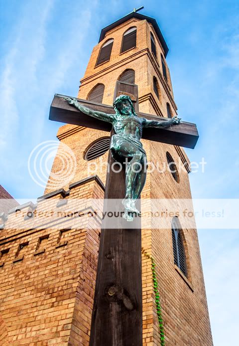 IMAGE: http://i486.photobucket.com/albums/rr224/Beefer518/Camera%20stuff/IMG_1140color.jpg